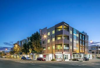 Quest Mawson Lakes has Balcony rooms