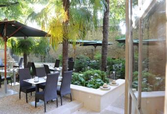 Hotel Spa Le Calendal allows 18 year olds to book a room