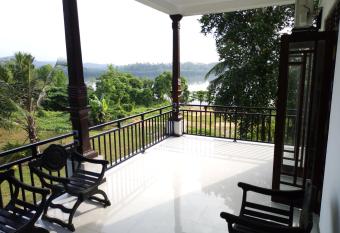 Lake Villa has Balcony rooms