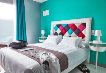 Hotel Freedom allows 18 year olds to book a room