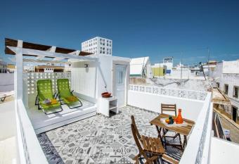 KASA BLANCA allows 18 year olds to book a room