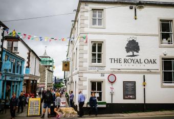 Royal Oak at Keswick allows 18 year olds to book a room