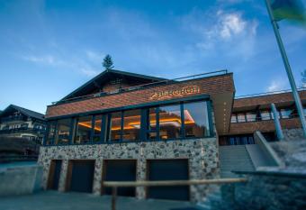 Hotel Bergruh has Balcony rooms