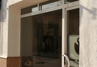 Can Ventura allows 18 year olds to book a room