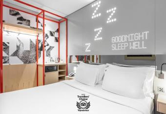 Studio M Arabian Plaza Hotel & Hotel Apartments allows 18 year olds to book a room