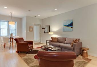 Luxe Townhouse Flat in Hip Neighborhood, Near Metro has Balcony rooms