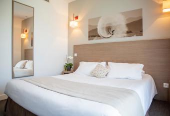 Zenitude H  tel-R  sidences - Confort Cannes Mandelieu allows 18 year olds to book a room