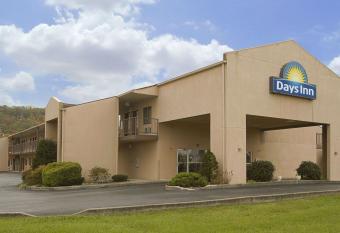 Days Inn by Wyndham Morehead has Smoking/Balcony rooms
