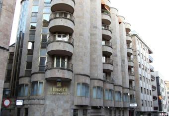 Hostal Santel San Marcos allows 18 year olds to book a room