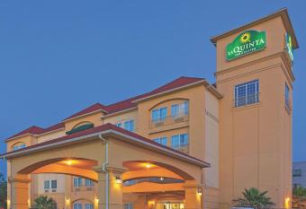 La Quinta Inn & Suites by Wyndham Columbus TX allows 18 year olds to book a room