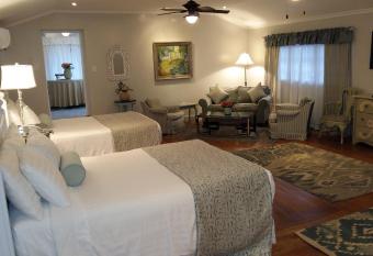 Hotel Panamonte allows 18 year olds to book a room