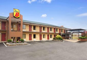 Super 8 Jackson has Smoking rooms