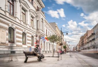 Royal Aparthotel Piotrkowska 116 allows 18 year olds to book a room