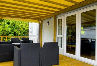 Recreatiepark Duinhoeve 13 has Balcony rooms