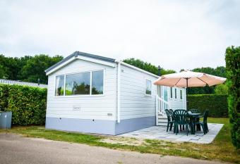 Recreatiepark Duinhoeve 12 has Balcony rooms