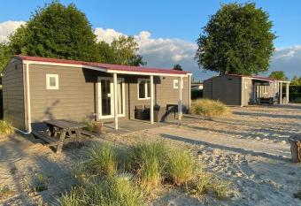 Recreatiepark Duinhoeve 14 has Balcony rooms