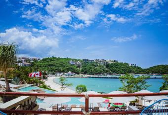 Binniguenda Huatulco & Beach Club has Balcony rooms