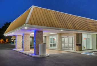 Quality Inn and Suites allows 18 year olds to book a room