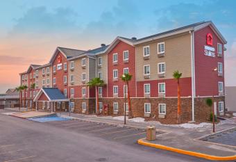 Extended Suites Monterrey Aeropuerto allows 18 year olds to book a room