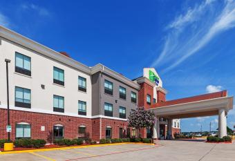 Holiday Inn Express & Suites Sealy By IHG allows 18 year olds to book a room