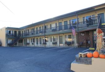 John Day Motel allows 18 year olds to book a room