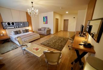 Hotel Astoria allows 18 year olds to book a room