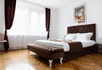 Apartman Onix Lux has rooms with a private hot tub