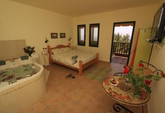 Honny - Boutique Hotel allows 18 year olds to book a room