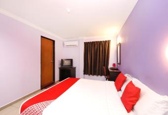 Super OYO 473 Comfort Hotel 2 allows 18 year olds to book a room