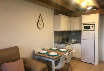 Ginebra Deluxe Domus allows 18 year olds to book a room