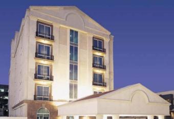 Hotel Parque Central allows 18 year olds to book a room