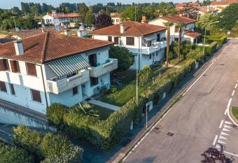 Te Vojo Ben -Furnished Flat- allows 18 year olds to book a room