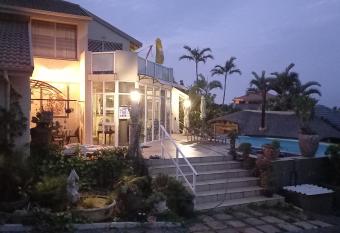 SONG OF THE WHALES self catering has Balcony rooms