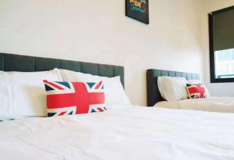 Simple No 6- Trefoil Setia Alam- Near Setia Convention Centre has Balcony rooms