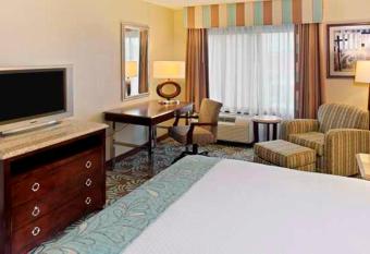 DoubleTree by Hilton Augusta has rooms with a private hot tub