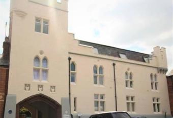 The Penthouses, 8 Albion Mews allows 18 year olds to book a room