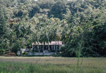 Siyambala Villa allows 18 year olds to book a room