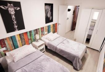 www Goyahospitales es allows 18 year olds to book a room