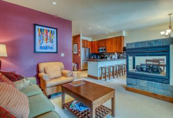 The Cache in West Village has Balcony rooms