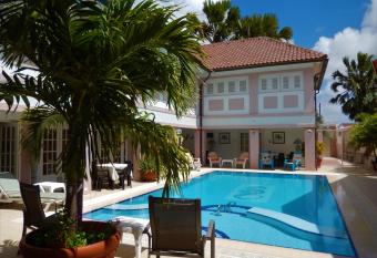 Kamerlingh Villa has Balcony rooms