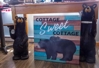 Bear Tracks Inn has Balcony rooms