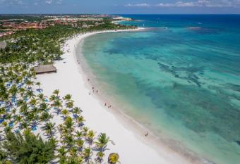 Barcel   Maya Caribe - All Inclusive has rooms with a private hot tub