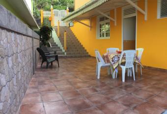 Appt La Rose du D  sert allows 18 year olds to book a room