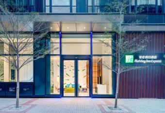 Holiday Inn Express Hong Kong Kowloon CBD2, an IHG Hotel allows 18 year olds to book a room