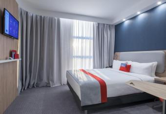 Holiday Inn Express - Yerevan, an IHG Hotel allows 18 year olds to book a room