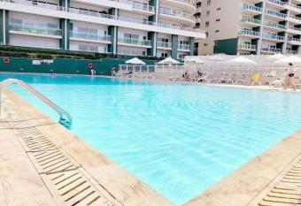 Luxury Apt with Side Seaviews and Pool, Best Location allows 18 year olds to book a room