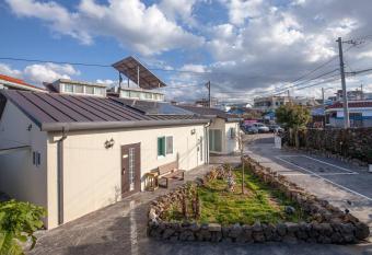 Hanihaus Sinchon-ri allows 18 year olds to book a room