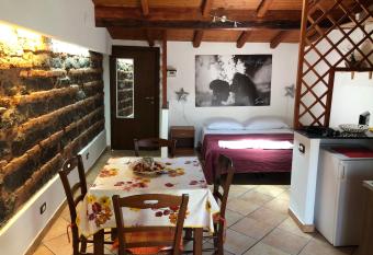 petit palais has Smoking/Balcony rooms