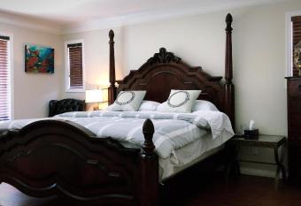 Royalty B&B has Balcony rooms