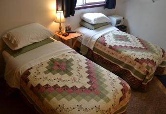 Pioneer Inn Downtown has Balcony rooms